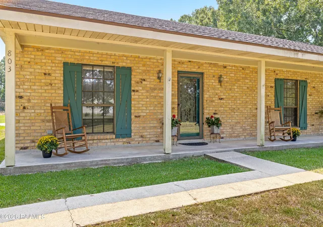 Photo 3 of Single family home for sale at 803 W Gloria Switch Rd, Lafayette, LA 70507 | MLS# 2600008939 | Listing updated on 2026-10-14