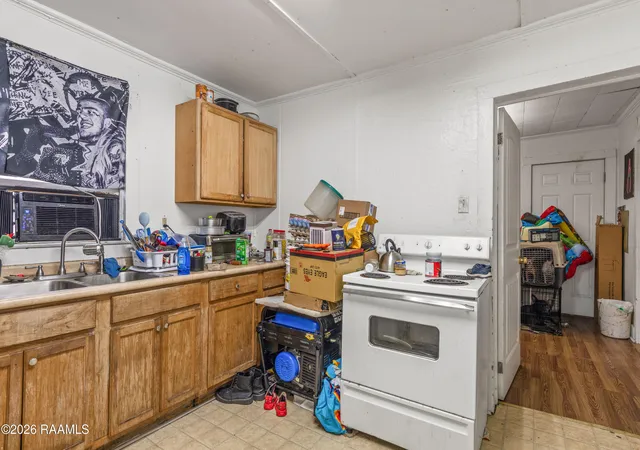 Listing Photo 2 - Condo for sale in building located at 1001 S Hopkins St, New Iberia, LA 70560 - Unit #