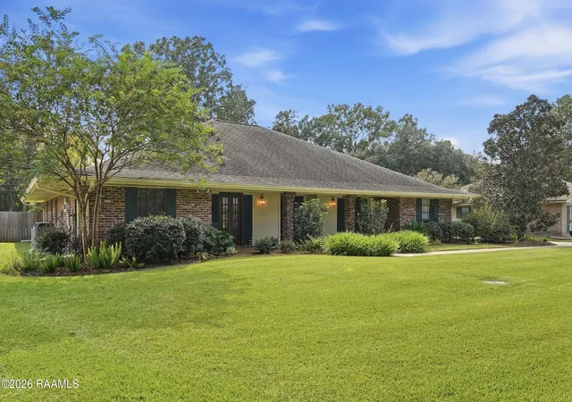 Single family home for sale at 204 Bruce St, Lafayette, LA 70503 | MLS# 2600008587