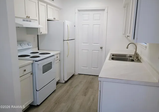 Photo 2 of Townhouse for sale at 130 Mimosa Pl #B, Lafayette, LA 70506 | MLS# 2600008252 | Listing updated on 2026-09-02