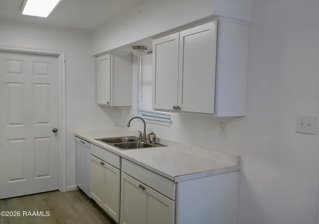 Photo 3 of Townhouse for sale at 130 Mimosa Pl #B, Lafayette, LA 70506 | MLS# 2600008252 | Listing updated on 2026-09-02