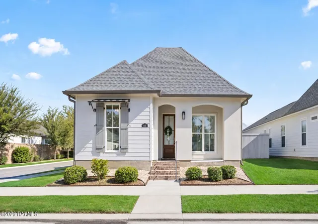 Photo 2 of Sale Pending at 401 Manor House Ln, Lafayette, LA 70507 | MLS# 2600008356 | Listing updated on 2026-09-12
