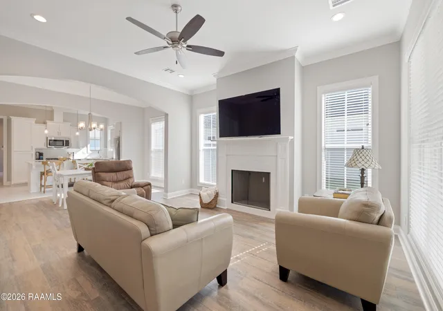 Photo 4 of Sale Pending at 401 Manor House Ln, Lafayette, LA 70507 | MLS# 2600008356 | Listing updated on 2026-09-12