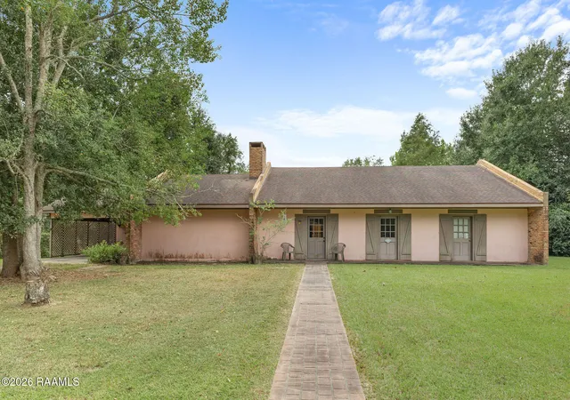 Photo 1 of Sale Pending at 8133 Meadow Ln, Abbeville, LA 70510 | MLS# 2600008814 | Listing updated on 2026-10-10