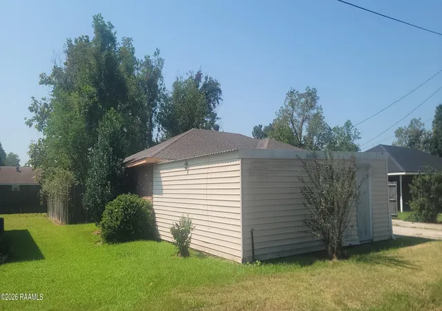 Photo 3 of Single family home for sale at 214 Ebony Dr, Opelousas, LA 70570 | MLS# 2600002087 | Listing updated on 2026-09-24