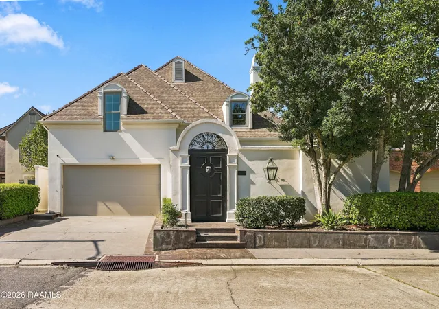 Single family home for sale at 301 Oakleaf Dr, Lafayette, LA 70503 | MLS# 2600009202