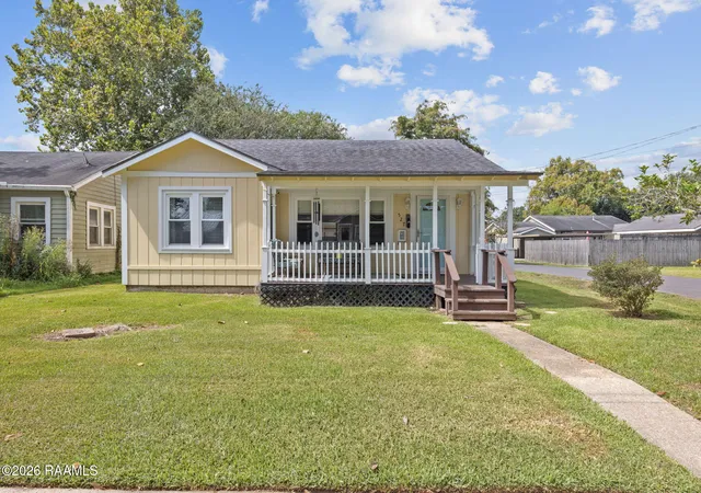 Photo 3 of Sale Pending at 527 Saint Catherine St, Lafayette, LA 70506 | MLS# 2600008311 | Listing updated on 2026-09-17