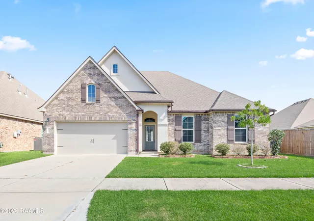 Photo 1 of Single family home for sale at 102 Deer Lake Ln, Lafayette, LA 70508 | MLS# 2600008234 | Listing updated on 2026-09-08