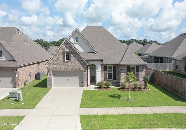 Photo 2 of Single family home for sale at 102 Deer Lake Ln, Lafayette, LA 70508 | MLS# 2600008234 | Listing updated on 2026-09-08