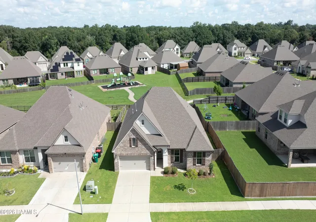 Photo 3 of Single family home for sale at 102 Deer Lake Ln, Lafayette, LA 70508 | MLS# 2600008234 | Listing updated on 2026-09-08