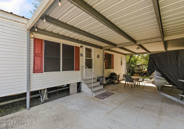 Photo 2 of Manufactured home for sale at 1049 Jean Lafitte St, Breaux Bridge, LA 70517 | MLS# 2600008522 | Listing updated on 2026-09-10