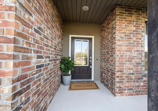 Photo 2 of Sale Pending at 211 Rue Viansa, Lafayette, LA 70501 | MLS# 2600008384 | Listing updated on 2026-09-11