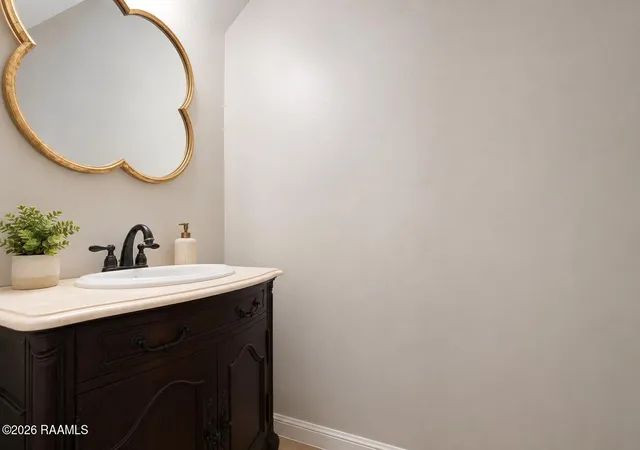 Listing Photo 2 - Condo for sale in building located at 3500 E Simcoe St, Lafayette, LA 70501 - Unit #70