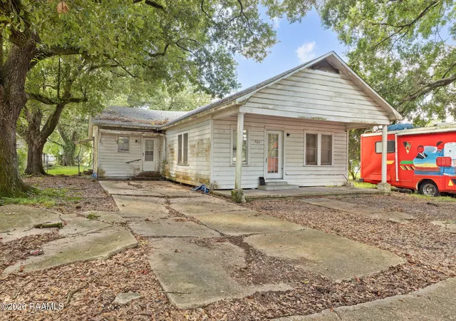 Photo 2 of Single family home for sale at 209 W Berard St, Saint Martinville, LA 70582 | MLS# 2600008386 | Listing updated on 2026-09-16