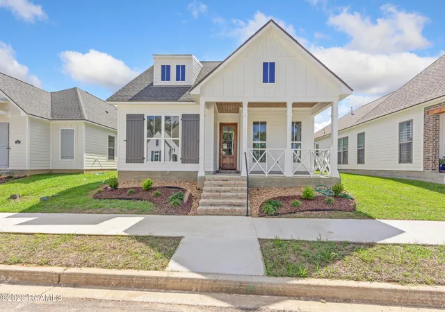 Single family home for sale at 408 Rue Gambetta, Lafayette, LA 70507 | MLS# 2600009512
