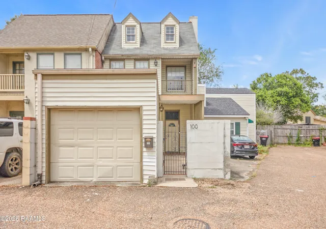 Townhouse for sale at 100 Rue Chartres, Lafayette, LA 70508 | MLS# 2600008452