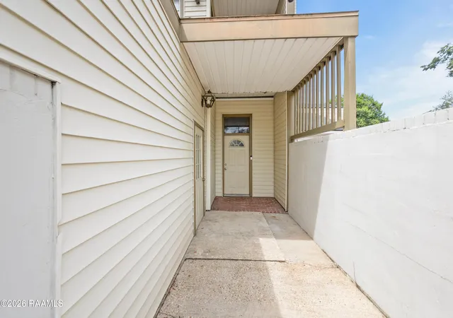 Photo 3 of Townhouse for sale at 100 Rue Chartres, Lafayette, LA 70508 | MLS# 2600008452 | Listing updated on 2026-09-08