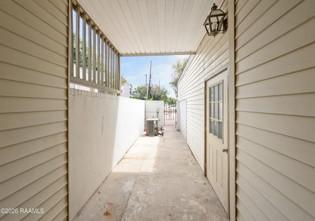 Photo 4 of Townhouse for sale at 100 Rue Chartres, Lafayette, LA 70508 | MLS# 2600008452 | Listing updated on 2026-09-08