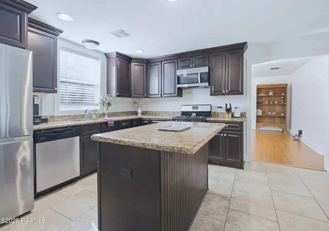 Photo 3 of Single family home for sale at 2814 W Willow St, Scott, LA 70583 | MLS# 2500006110 | Listing updated on 2026-09-09