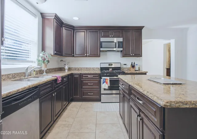 Photo 3 of Single family home for sale at 2814 W Willow St, Scott, LA 70583 | MLS# 2500006110 | Listing updated on 2026-10-07