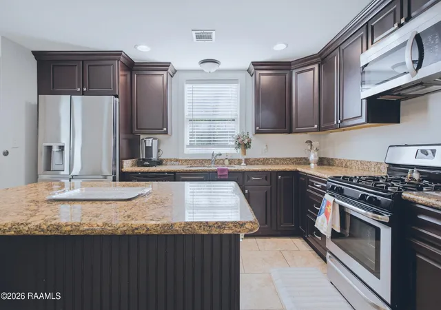 Photo 4 of Single family home for sale at 2814 W Willow St, Scott, LA 70583 | MLS# 2500006110 | Listing updated on 2026-10-07