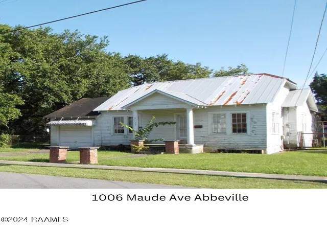 Photo 4 of Multi family home for sale at 210 N Lamar St, Abbeville, LA 70510 | MLS# 2600008240 | Listing updated on 2026-09-02