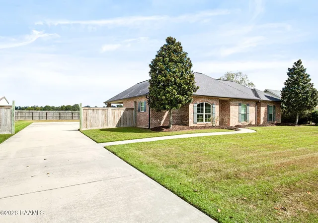 Photo 2 of Sale Pending at 165 Suzanne Dejean Dr, Opelousas, LA 70570 | MLS# 2600009323 | Listing updated on 2026-10-06