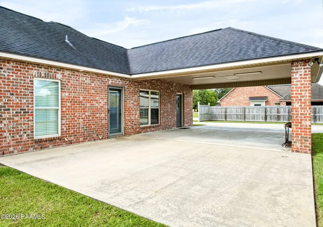Photo 3 of Sale Pending at 165 Suzanne Dejean Dr, Opelousas, LA 70570 | MLS# 2600009323 | Listing updated on 2026-10-06