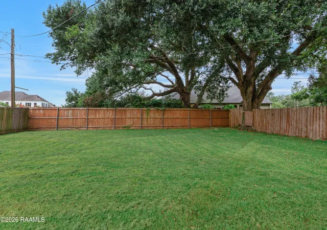 Photo 13 of Single family home for sale at 335 Country Clb Dr, New Iberia, LA 70563 | MLS# 2600008313 | Listing updated on 2026-09-04