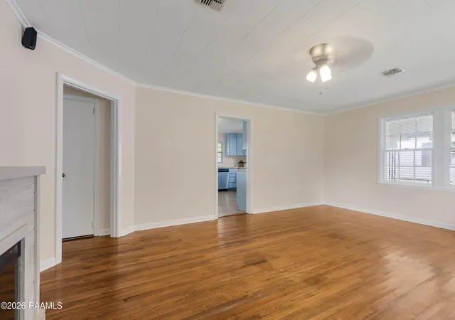 Photo 2 of Single family home for sale at 335 Country Clb Dr, New Iberia, LA 70563 | MLS# 2600008313 | Listing updated on 2026-09-04