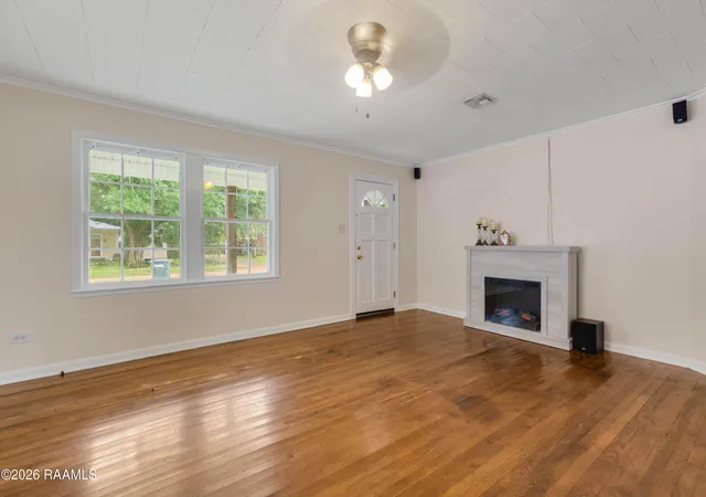 Photo 3 of Single family home for sale at 335 Country Clb Dr, New Iberia, LA 70563 | MLS# 2600008313 | Listing updated on 2026-09-04