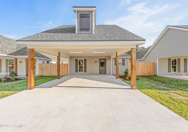 Photo 3 of Single family home for sale at 204 Camerons Cvs Dr, Carencro, LA 70520 | MLS# 2600006385 | Listing updated on 2026-09-09