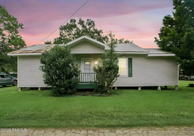 Photo 2 of Single family home for sale at 104 Crofton St, New Iberia, LA 70563 | MLS# 2600008327 | Listing updated on 2026-09-03