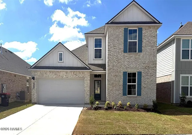 Single family home for sale at 304 Bellewood Dr, Lafayette, LA 70507 | MLS# 2600005915