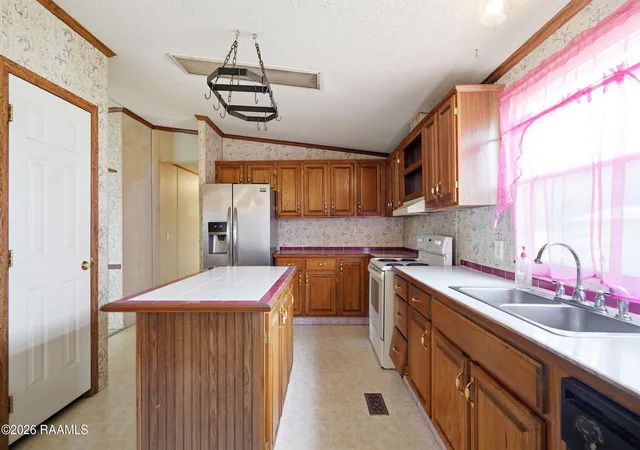 Photo 2 of Sale Pending at 215 Guillot Rd, Youngsville, LA 70592 | MLS# 2600008462 | Listing updated on 2026-09-16