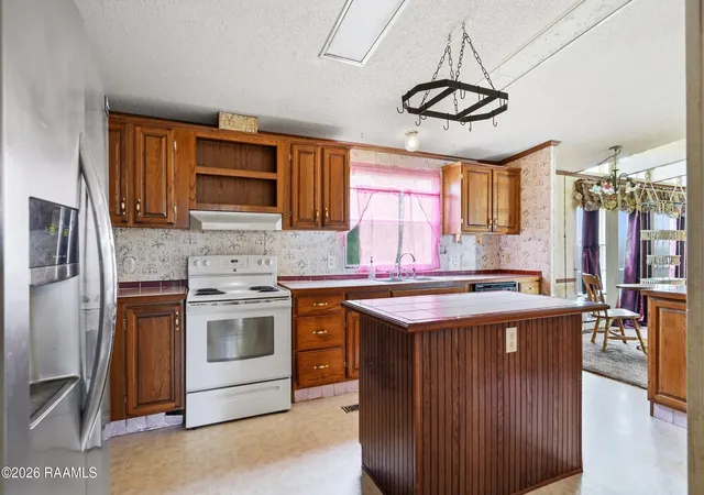 Photo 3 of Sale Pending at 215 Guillot Rd, Youngsville, LA 70592 | MLS# 2600008462 | Listing updated on 2026-09-16