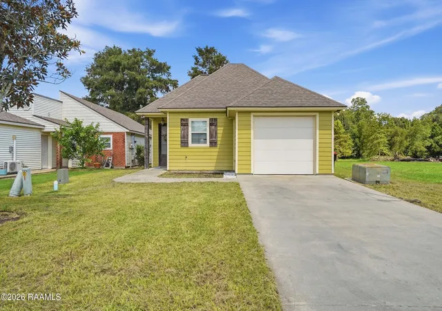 Single family home for sale at 533 Smith Reed Rd, Lafayette, LA 70507 | MLS# 2600009494
