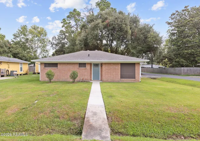 Photo 1 of Single family home for sale at 200 Belle Homme Dr, Lafayette, LA 70506 | MLS# 2600008418 | Listing updated on 2026-09-11