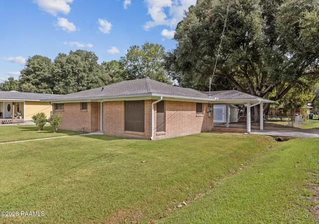 Photo 2 of Single family home for sale at 200 Belle Homme Dr, Lafayette, LA 70506 | MLS# 2600008418 | Listing updated on 2026-09-11