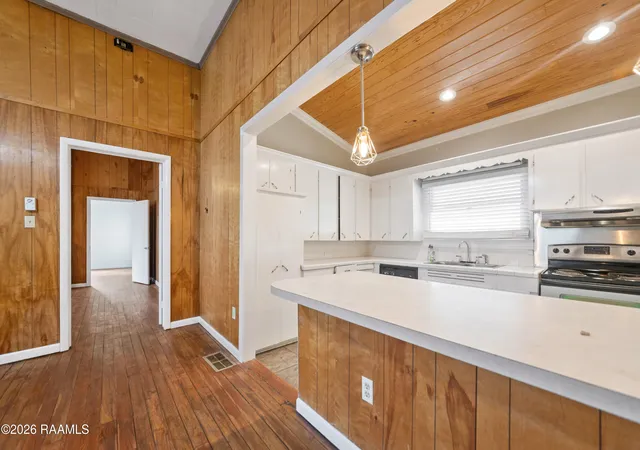 Photo 3 of Sale Pending at 306 S Sterling St, Lafayette, LA 70501 | MLS# 2600008209 | Listing updated on 2026-09-09