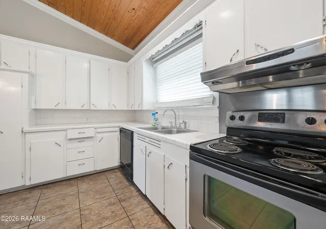 Photo 4 of Sale Pending at 306 S Sterling St, Lafayette, LA 70501 | MLS# 2600008209 | Listing updated on 2026-09-09