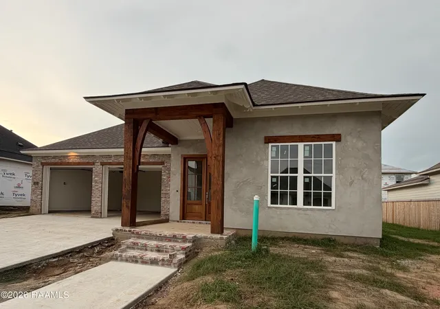 Photo 1 of Single family home for sale at 102 Lisburn Dr, Lafayette, LA 70507 | MLS# 2600004709 | Listing updated on 2026-09-09