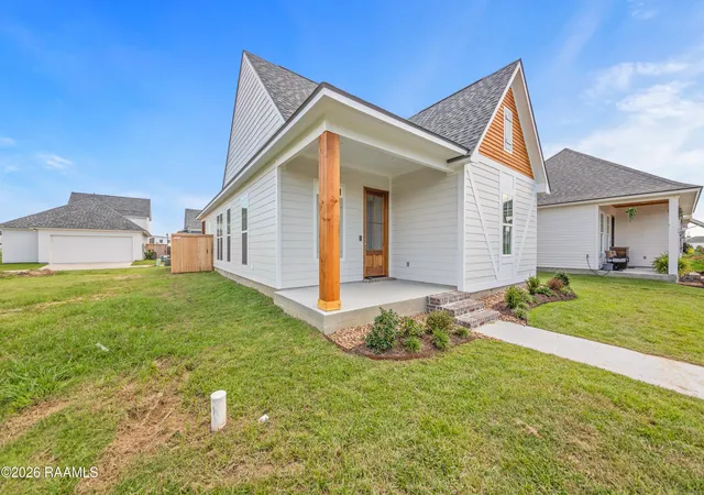 Photo 4 of Single family home for sale at 208 Oak Village Dr, Scott, LA 70583 | MLS# 2600004671 | Listing updated on 2026-10-01
