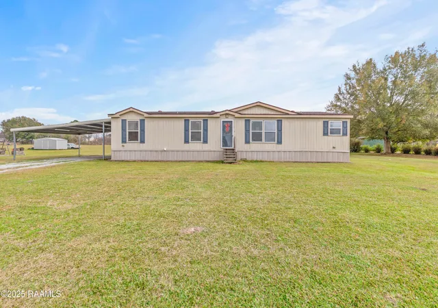 Photo 2 of Manufactured home for sale at 5205 Loy Rd, Maurice, LA 70555 | MLS# 2500006537 | Listing updated on 2026-09-11