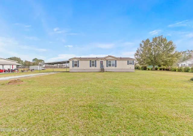 Photo 2 of Manufactured home for sale at 5205 Loy Rd, Maurice, LA 70555 | MLS# 2500006537 | Listing updated on 2026-09-11