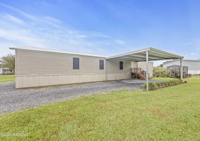 Photo 3 of Manufactured home for sale at 1011 Island Rd, Saint Martinville, LA 70582 | MLS# 2600008302 | Listing updated on 2026-09-03