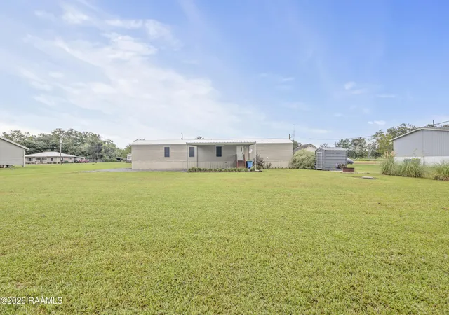 Photo 3 of Manufactured home for sale at 1011 Island Rd, Saint Martinville, LA 70582 | MLS# 2600008302 | Listing updated on 2026-09-03