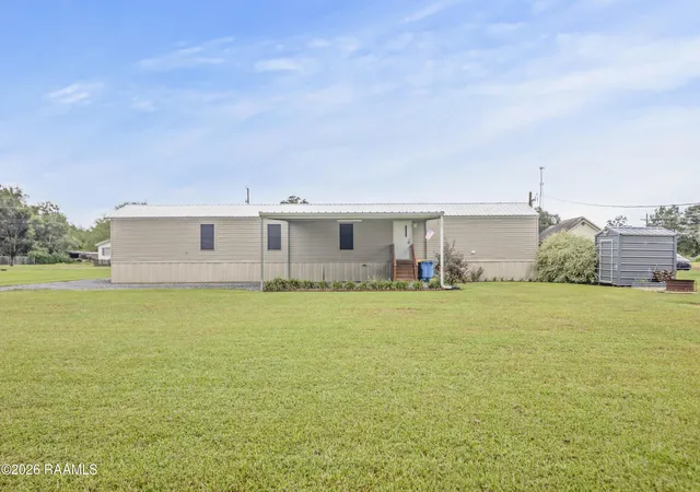 Photo 4 of Manufactured home for sale at 1011 Island Rd, Saint Martinville, LA 70582 | MLS# 2600008302 | Listing updated on 2026-09-03