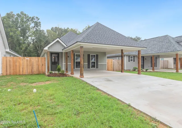 Photo 1 of Single family home for sale at 215 Camerons Cvs Dr, Carencro, LA 70520 | MLS# 2600006387 | Listing updated on 2026-10-08