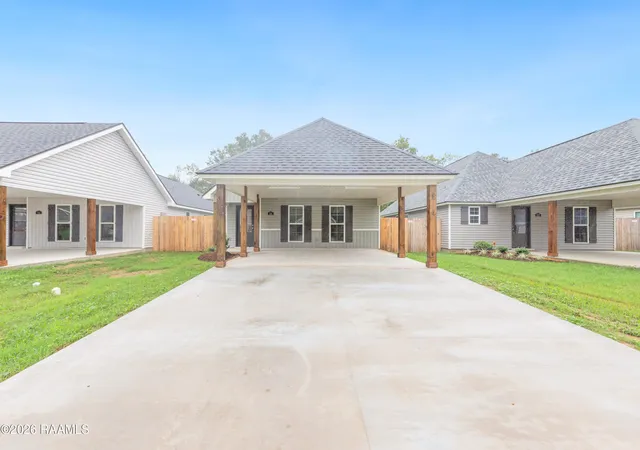 Photo 2 of Single family home for sale at 215 Camerons Cvs Dr, Carencro, LA 70520 | MLS# 2600006387 | Listing updated on 2026-10-08